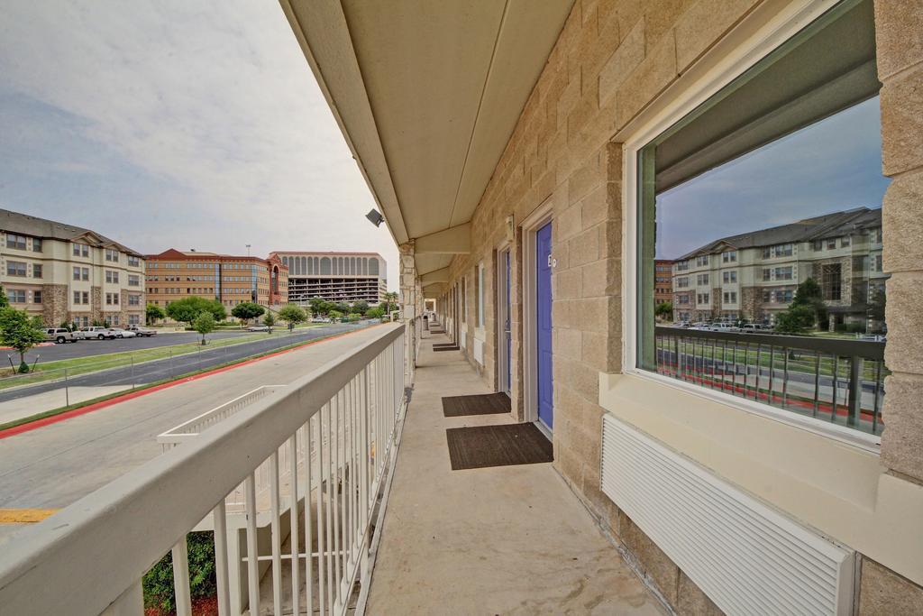 Hotel 6-san Antonio, Tx - Downtown - Market Square 3*